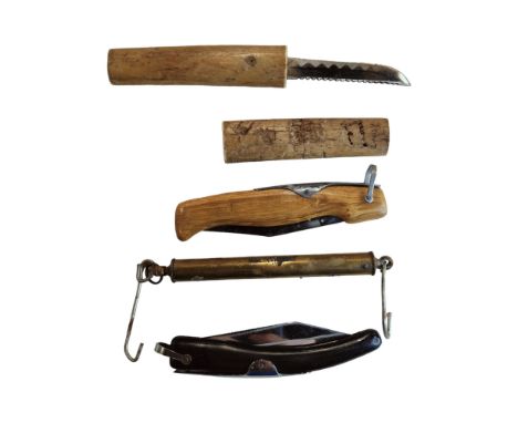 BRASS FISHING SCALES &amp; 3 OLD FISHING KNIVES 