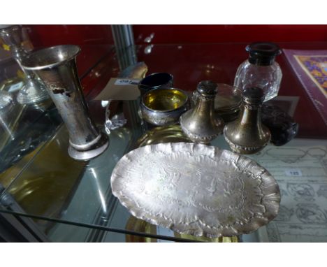 A collection of silver items to include a Georgian salt, two trinket boxes, bud vase, cruet set etc