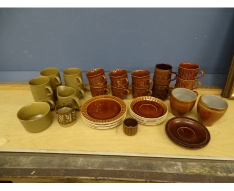 Mixed pottery cups and saucers&nbsp;