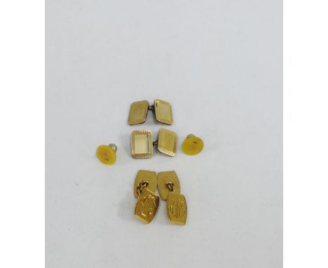 Gents 9 carat gold cufflinks, two 9 carat gold studs and a pair of silver gilt cufflinks (a lot) 