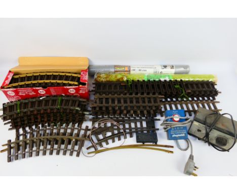 Lehmann - Faller - Others - A boxed set of 12 unused LGB #1100 brass curved G gauge track pieces in a Good box, plus a quanti