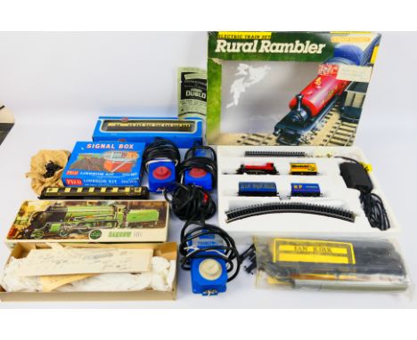 Hornby - Airfix - Others - A Hornby train set with some mainly loose OO gauge / model railway accessories and controllers. Lo