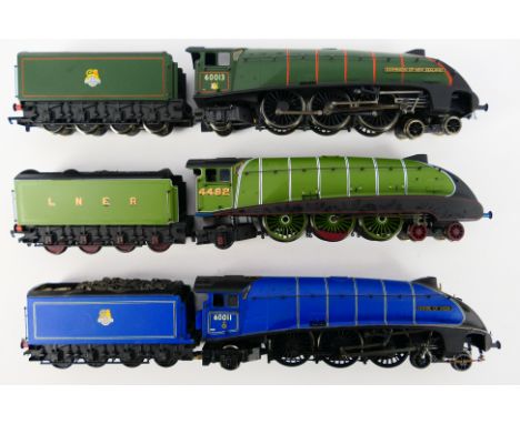 Bachmann - Three unboxed Bachmann OO gauge Class A4 4-6-2 steam locomotives and tenders. Lot consists of Op.No. 60013 'Domini