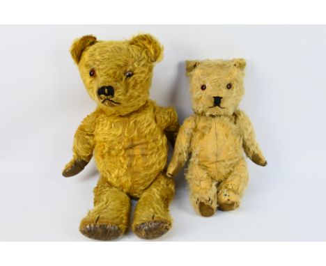 Unknown Maker - 2 x vintage unknown maker teddy bears - Largest is 52 cm in height. Both have metal joints, stitched nose, mo