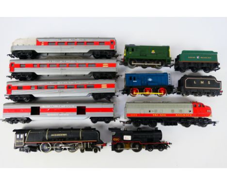 Wrenn - Triang - Hornby - A group of unboxed OO gauge locomotives with some passenger coaches. Lot consists of Wrenn Duchess 