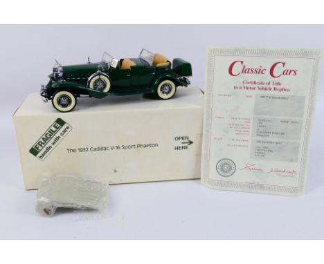 Danbury Mint - Classic Cars - A 1:24 scale 1932 Cadillac V-16 Sport Phaeton die-cast model by Danbury Mint - Model is present