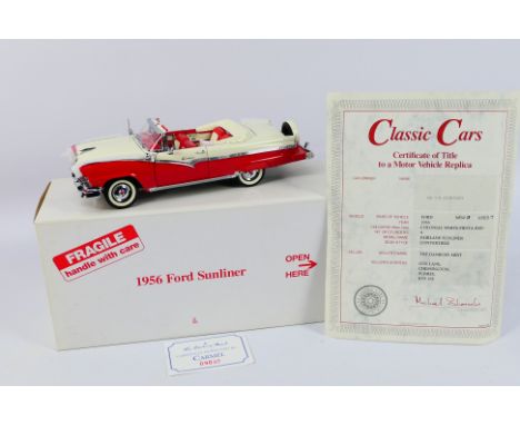 Danbury Mint - Classic Cars - A 1:24 scale 1956 Ford Sunliner die-cast model by Danbury Mint - Model is presented in original