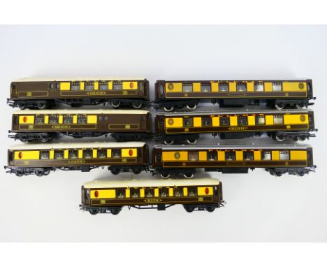 Triang - Other - A rake of seven unboxed OO gauge Pullman Coaches. Lot includes Triang Pullman Brake Coach 'Car No.79'; Hornb