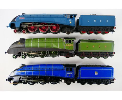 Bachmann - Three unboxed Bachmann OO gauge Class A4 4-6-2 steam locomotives and tenders. Lot consists of Op.No.4485 'Kestrel'