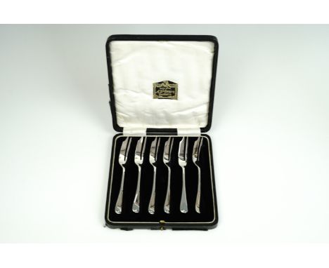 A cased set of six George V silver Hanoverian cake or pasty forks, William Hair Haseler, Birmingham, 1925, 84.7 g