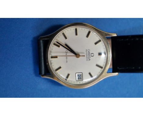 An Omega 9ct gold gentleman's automatic wristwatch, having 3cm dial decorated baton markers with date aperture at 3 o'clock, 