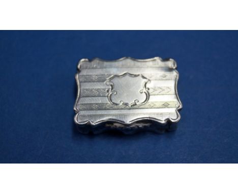 A Victorian engine turned silver vinaigrette, by Nathanial Mills, Birmingham 1846, 2.8cm.