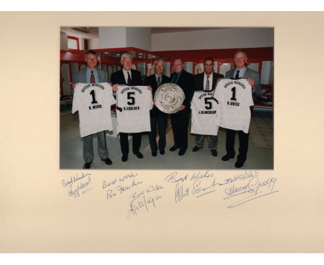  MANCHESTER UNITED: Signed colour 15¾ x 14¾ photograph by five Manchester United footballers who survived the Munich air disa