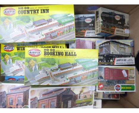 THIRTEEN AIRFIX 00 SCALE MODEL RAIL BUILDINGS AND TRACKSIDE ACCESSORIES PLASTIC KITS to include Booking Hall, Village Church 