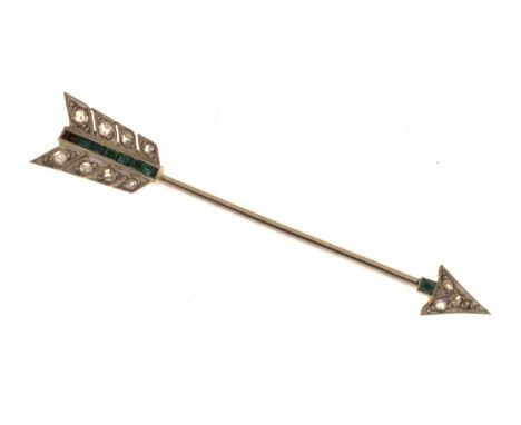 Art Deco arrow jabot pin, set calibre emeralds and rose cut diamonds, the quiver stamped '15ct&amp;PT', 5cm long approx, 2.6g