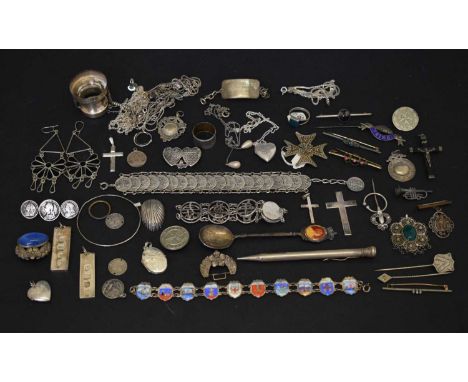 Small box of assorted silver and white metal items, to include coin bracelet, heart-shaped lockets, bangle, ingots, chains, p