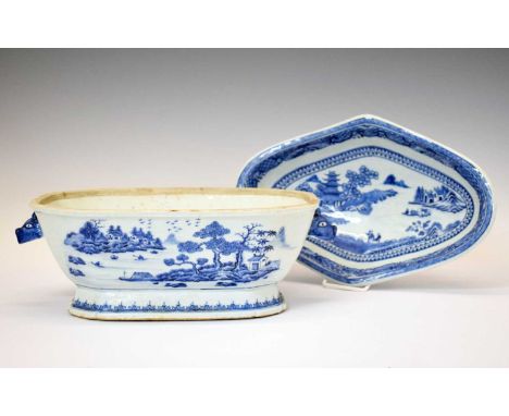 Late 18th century Chinese export oval cartouche-shaped dish, Qianlong, (1736-1795), decorated in underglaze blue with a water