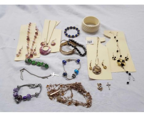 TUB OF MISCELLANEOUS COSTUME JEWELLERY NECKLACES, EARRINGS, BRACELETS AND A WHITE BANGLE