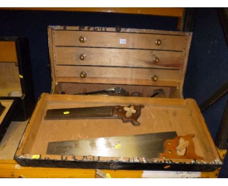 A PAINTED TOOL CHEST, revealing three interior drawers containing a quantity of vintage hand tools and two sash clamps