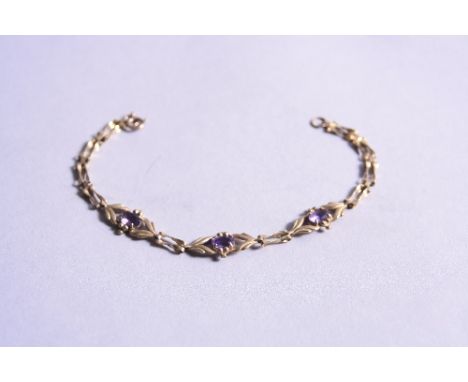 A 9CT THREE STONE AMETHYST BRACELET, approximate length 19cm, approximate weight 5.0 grams