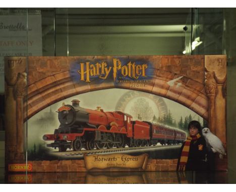 An OO Gauge Hornby R. 1025 Harry Potter and the Philosopher's Stone Train Set, Rarely Used Good Condition.