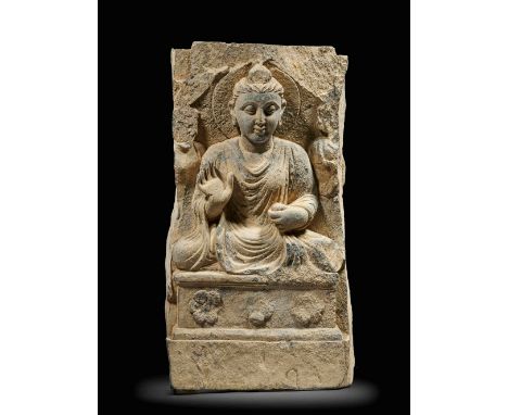 PANNEAU EN RELIEF REPRÉSENTANT BOUDDHA EN SCHISTE GRISANCIENNE RÉGION DU GANDHARA, IIIE/IVE SIÈCLE52 cm (20 1/2 in.) highFoot