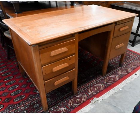 A mid-century light oak kneehole desk, 136 x 76 x 76 cm 