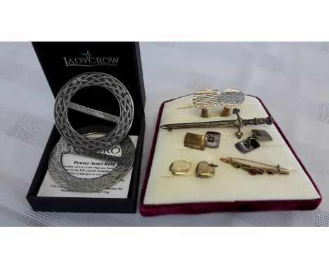 2 Pairs of gold on silver cuff links, Edinburgh silver sword brooch, 2 pewter scarf rings & 3 yellow metal items