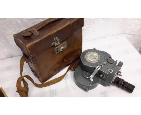 Victor cini camera with case 