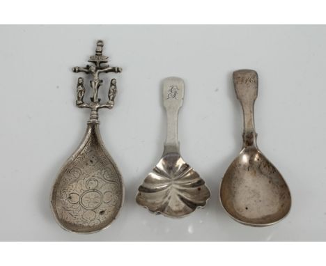 William IV provincial silver caddy spoon with shell bowl and fiddle pattern handle, with engraved initial (Exeter 1831), make