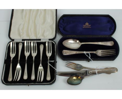 Provincial silver christening set, comprising spoon and fork with bright cut decoration, in a fitted case (Exeter 1874), Josi