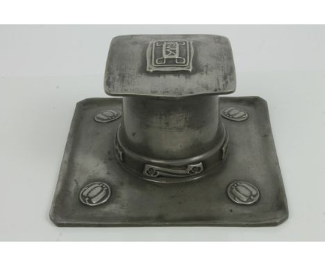 Art Nouveau Liberty's Tudric pewter inkwell designed by Archibald Knox, with hinged slightly domed cover enclosing glass well