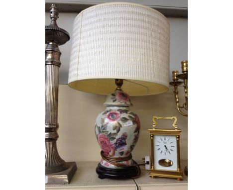 A MODERN TABLE LAMP, HEIGHT 52CM. J5