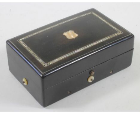 A CONTINENTAL SMALL MUSICAL BOX, 19th century, the comb and 3 1/2" drum movement, in ebonised case, the lid with inset mother