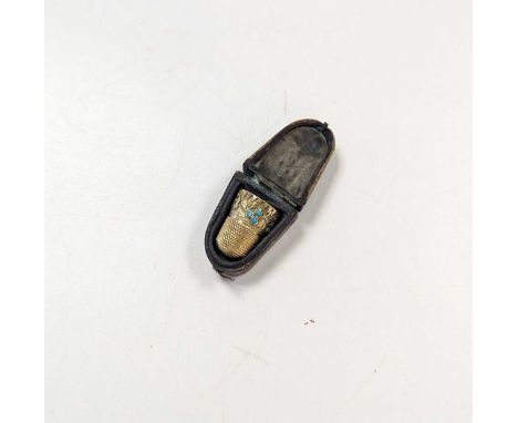 An unmarked yellow metal and turquoise set cased thimble, tests to 9ct gold, 5g