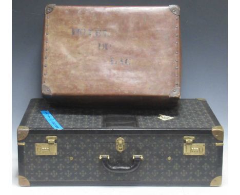 An 20th century cardboard laundry box, stencil "Hotel du Lac" on the exterior. 51 x 36 x 18cm, togther with a Swiss monogramm