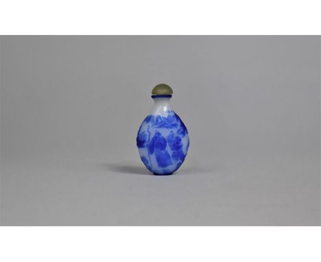 A Chinese Overlay Cobalt Blue Glass Scent/Snuff Bottle, Decorated with Figures in Exterior Setting, 5.5x4cm 