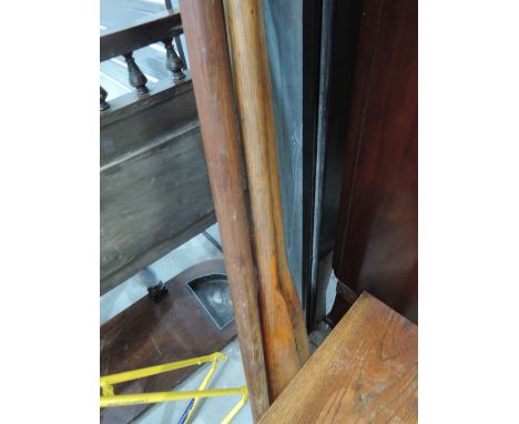 Three vintage oarsCONDITION REPORT - Straight and tapered blades
