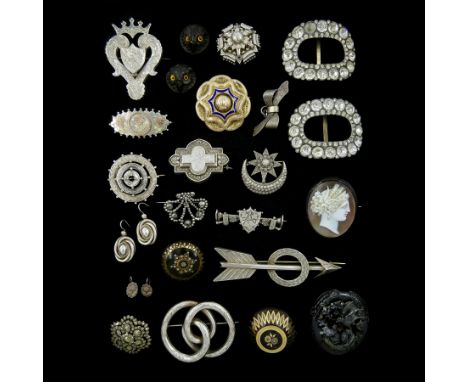 19th century jewellery including silver Luckenbooth brooch, silver arrow and wreath brooch, silver earrings and brooches, vul