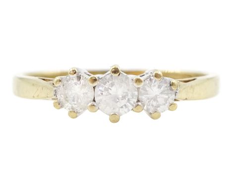 9ct gold three stone round brilliant cut diamond ring, hallmarked London, total diamond weight 0.50 caratCondition Report:App