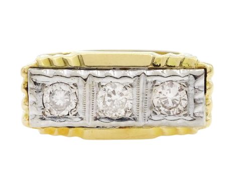 18ct gentleman's rubover set three stone round brilliant cut diamond ring, London 1979, total diamond weight approx 0.60 cara