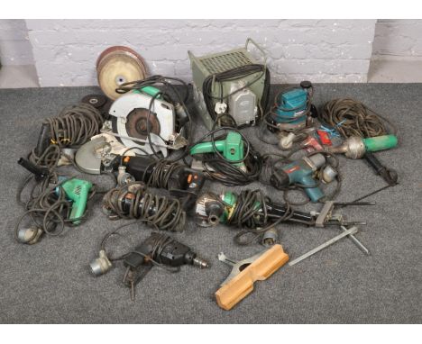 A large collection of power tools, to include Makita router, Bosch circular saw, Hitachi sander etc. along with a G&amp;C tra