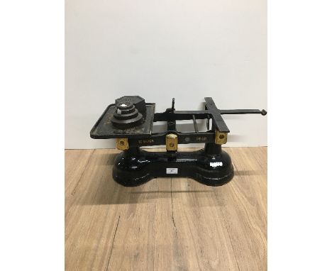 SET OF VINTAGE SCALES WITH WEIGHTS