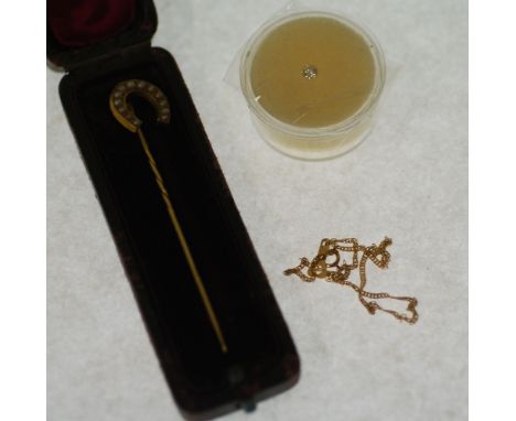 VICTORIAN SEED PEARL SET HORSE SHOE GOLD STICK PIN (pin tests 9ct-14ct), 6.7cm long, 2.1g, in fitted case, A 9CT GOLD FINE CH