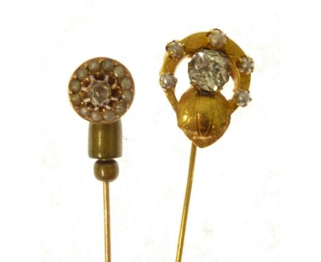 DIAMOND AND SEED PEARL SET STICKPIN, claw set with a small rose cut diamond with a surround of seed pearls, top 1.2cm diamete