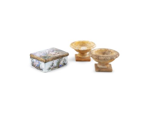A FRENCH ENAMEL SNUFF BOX, late 18th century, of rectangular form, with gilt metal glass, painted with classical scenes, to e