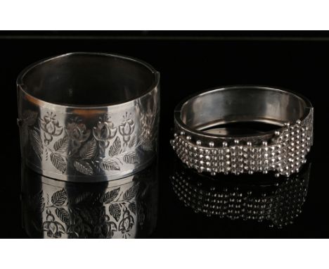 A Victorian silver oval hinged bangle, the front applied with facet cut and engraved decoration, on a snap clasp, Chester 188