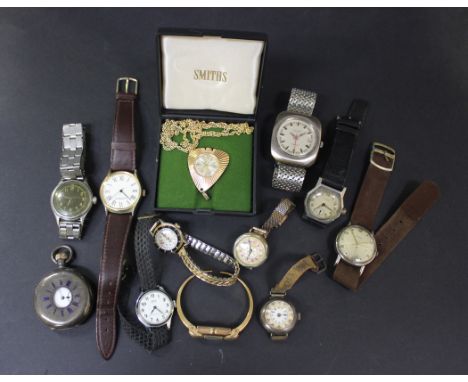 An Avia Electronic Swissonic base metal cased wristwatch, four further gentlemen's wristwatches, including Consul and Inrea, 