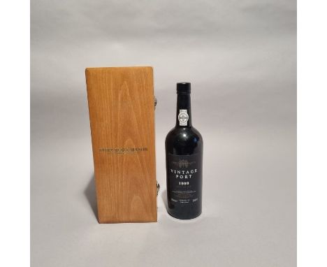 Niepoort 1999 Vintage Port Fortnum & Mason in Wooden Presentation Case