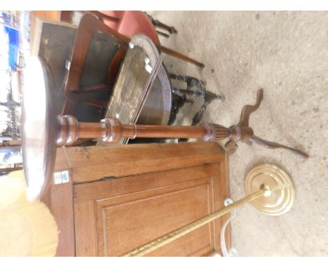 MAHOGANY FRAMED PLANT STAND WITH CIRCULAR TOP AND REEDED COLUMN ON A TRIPOD BASE 